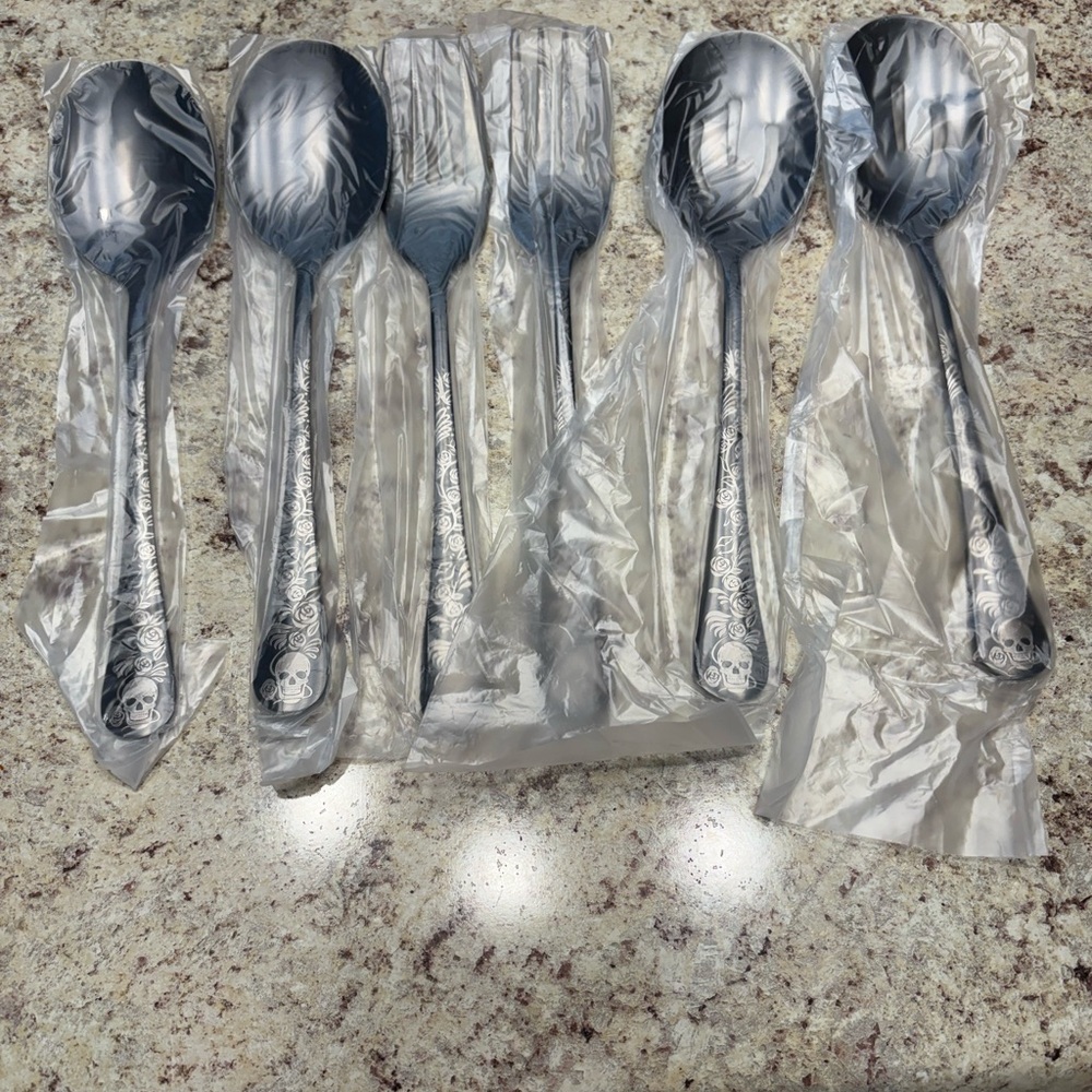 Elegant Black Skull Design Spoons